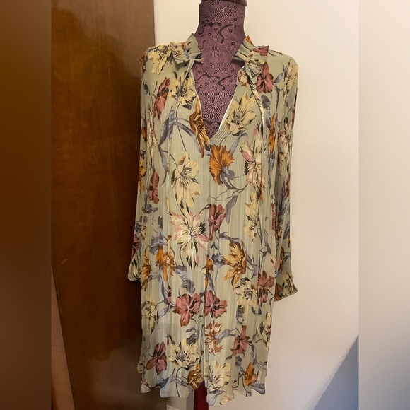 Forever Unique U Collection green pleated high neck floral mini dress Size 8 - Picture 1 of 10